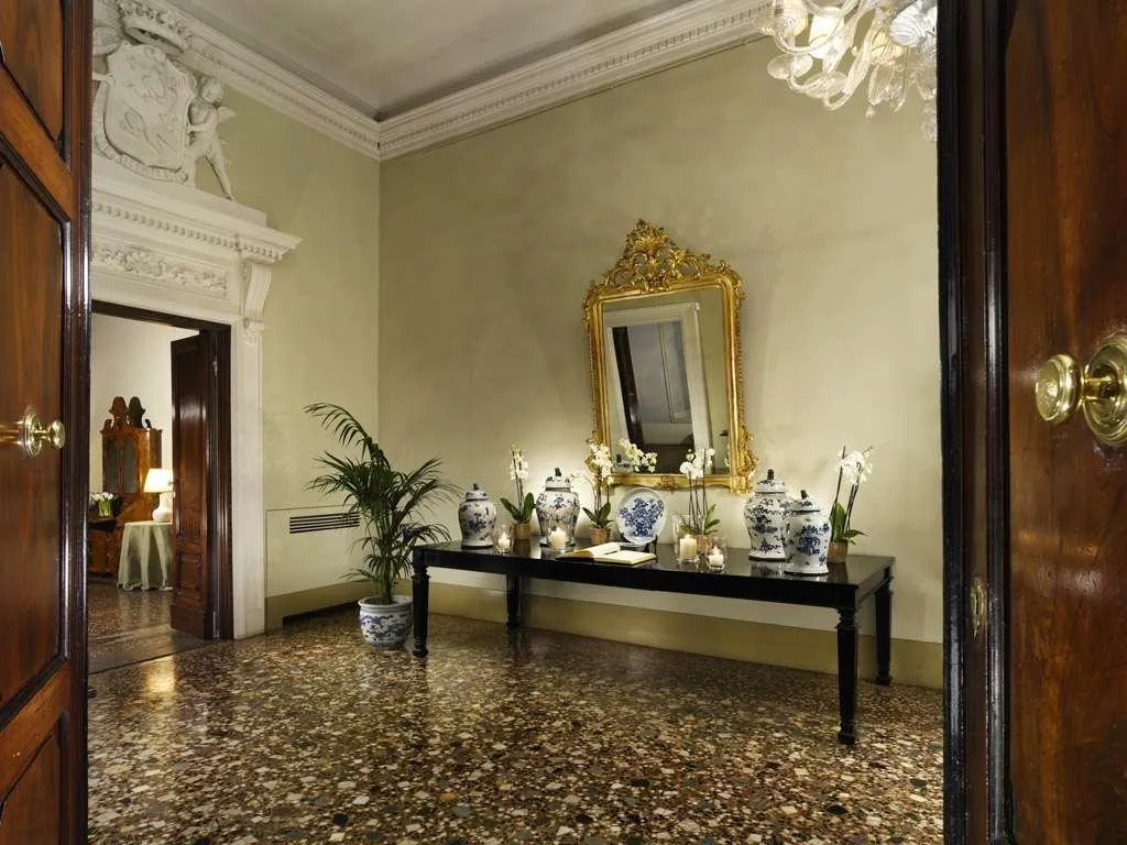 Lobby, Palazzo Di Camugliano, Florence
