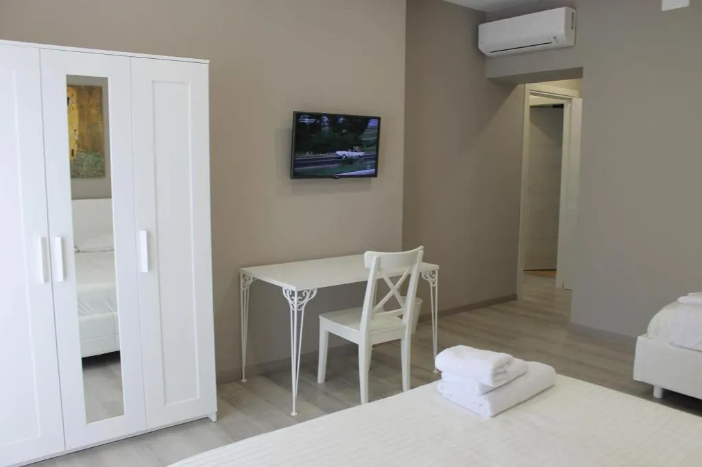 Room, B&B Madonna della Via, Catania