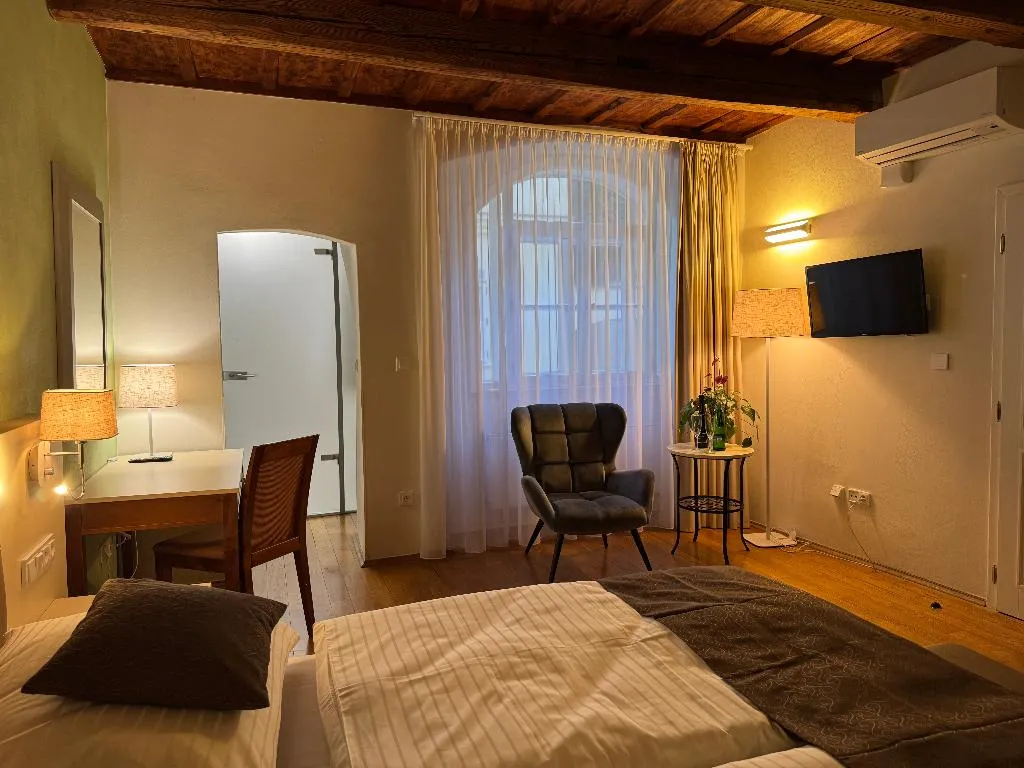 Double or Twin DELUXE CAPACITY 2 Room, The Golden Wheel, Prague