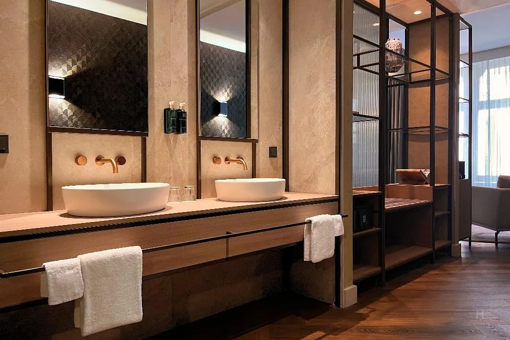SUITE SUPERIOR Room, Die Port Van Cleve, Amsterdam