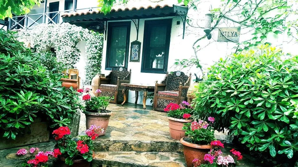 Room, Nilya, Izmir