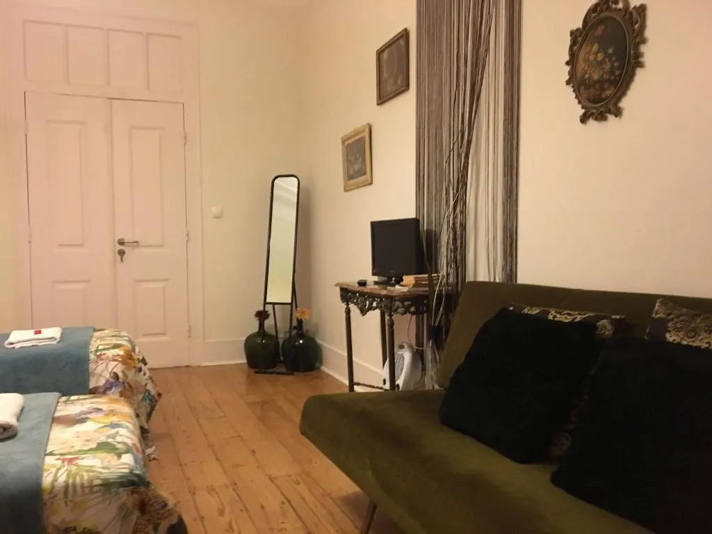 Room, Happy @ Chiado, Lisbon