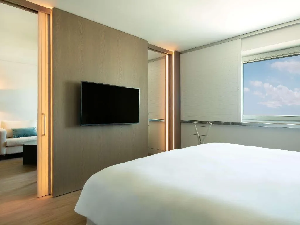 SUITE CLUB KING BED Room, Sofitel Athens Airport, Athens