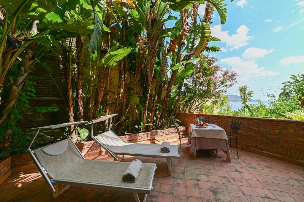 APARTMENT GARDEN VIEW Room, Hotel Baia Delle Sirene, Taormina