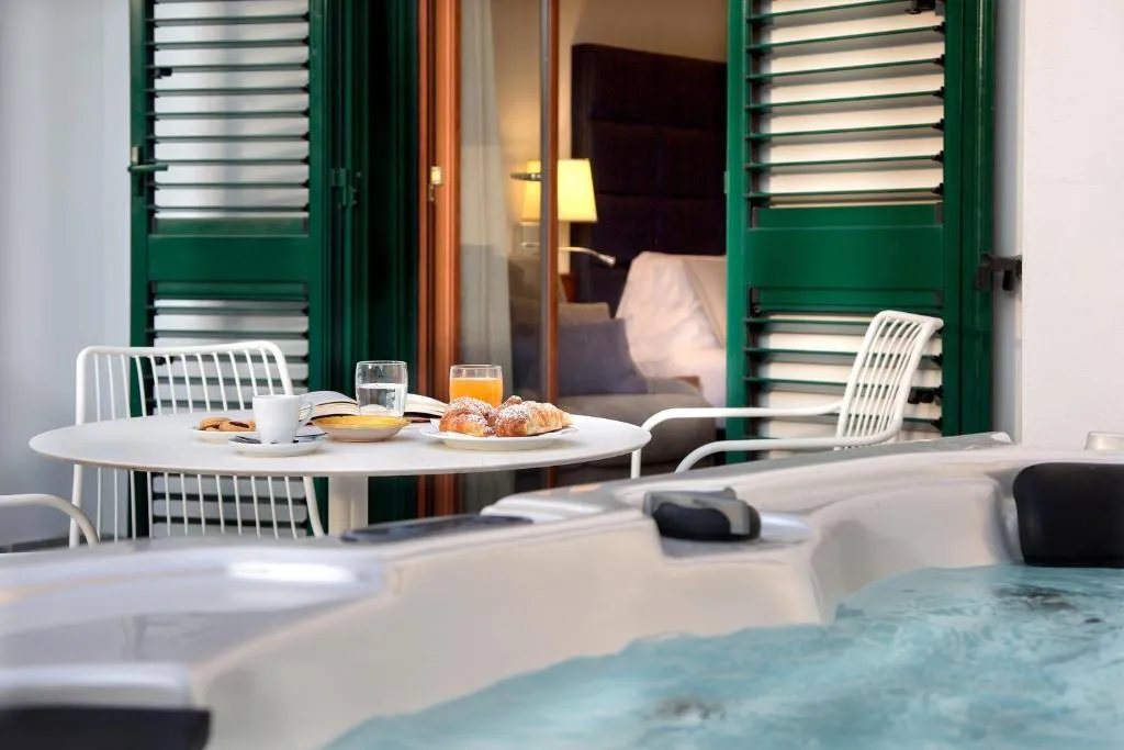 SUITE WITH JACUZZI Room, Montespina Park Hotel, Naples
