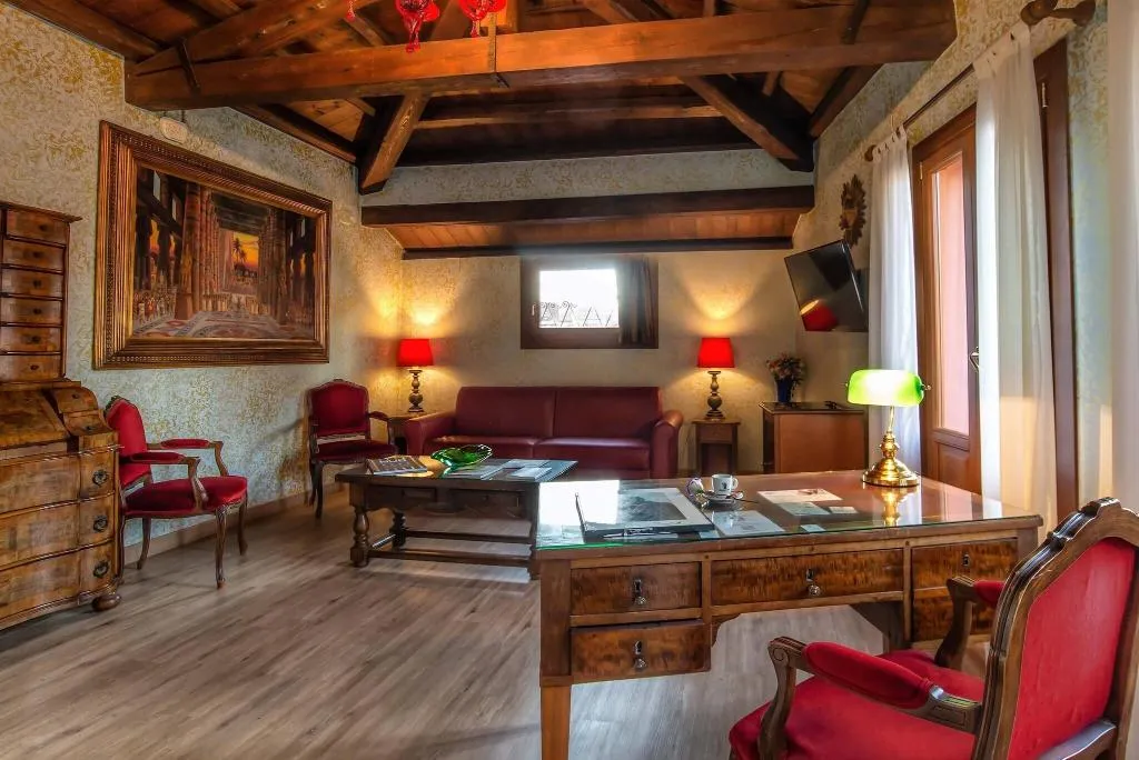 SUITE QUEEN SIZE BED Room, La Fenice et des Artistes, Venice