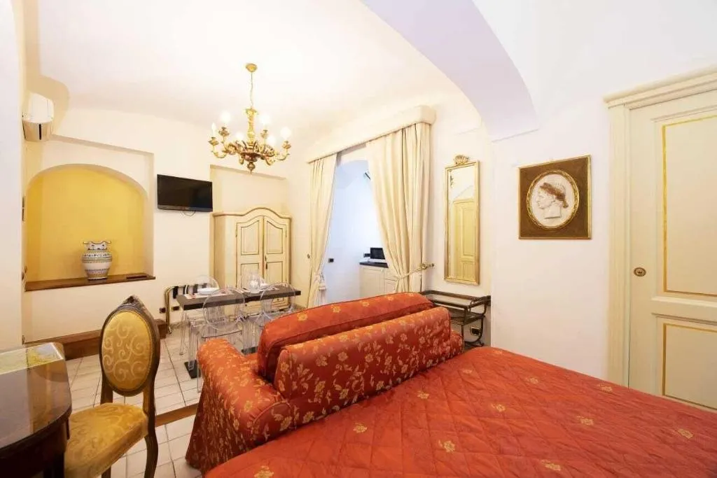 Room, Residenza Del Duca, Naples