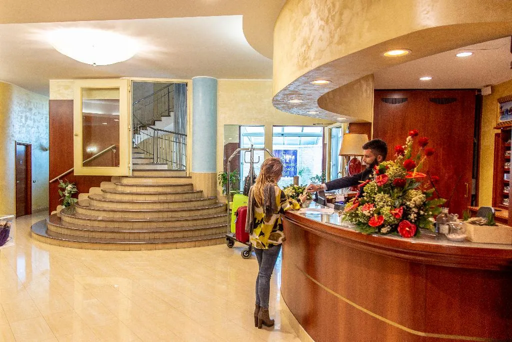 Lobby, Hotel San Luca, Naples