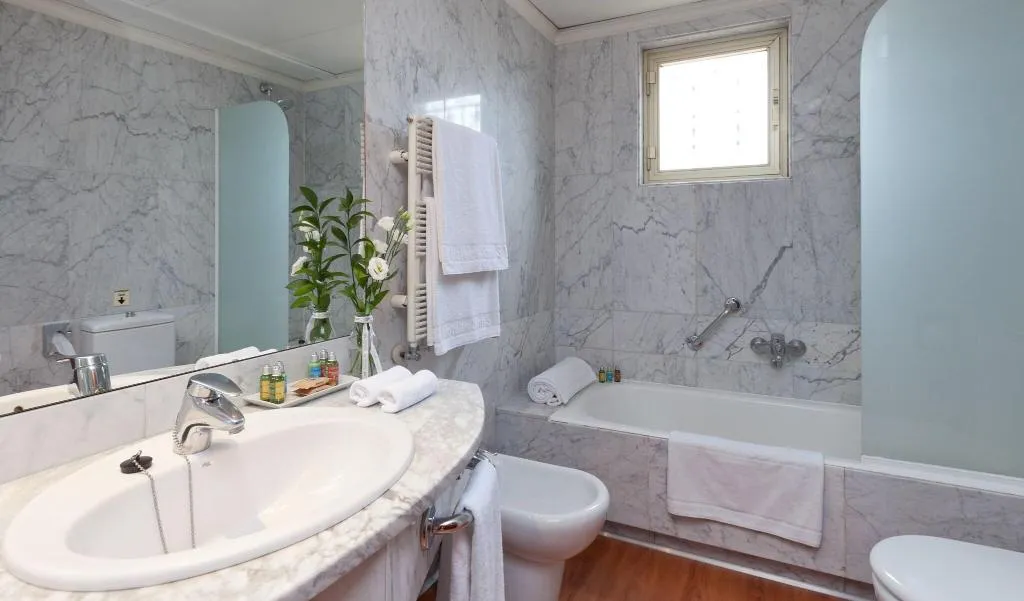 QUADRUPLE STANDARD Room, Santos Agumar Atocha, Madrid