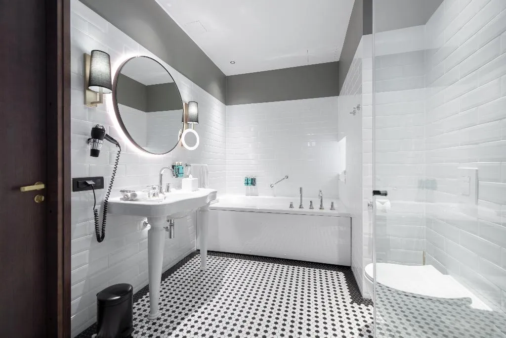 SUITE WITH BALCONY Room, Movenpick Hotel Tallinn, Tallinn