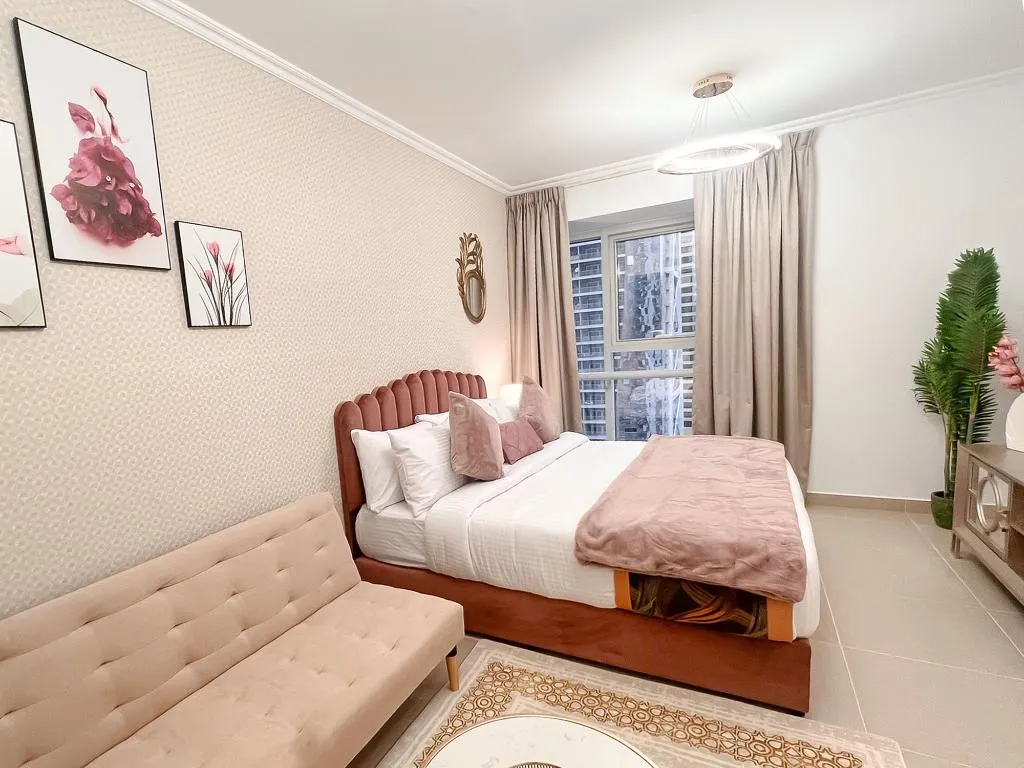 STUDIO DELUXE ONE BED Room, Goldcrest Executive, Dubai