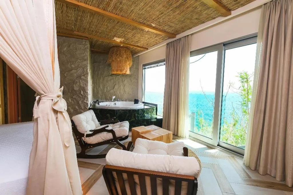 SUITE WITH JACUZZI WITH VIEWS Room, Bilem Hotel Beach & Spa, Antalya