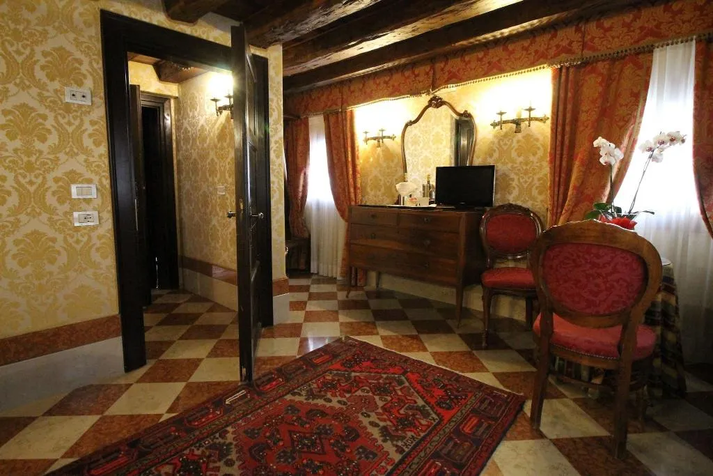 DOUBLE CLASSIC QUEEN BED Room, Palazzo Abadessa, Venice