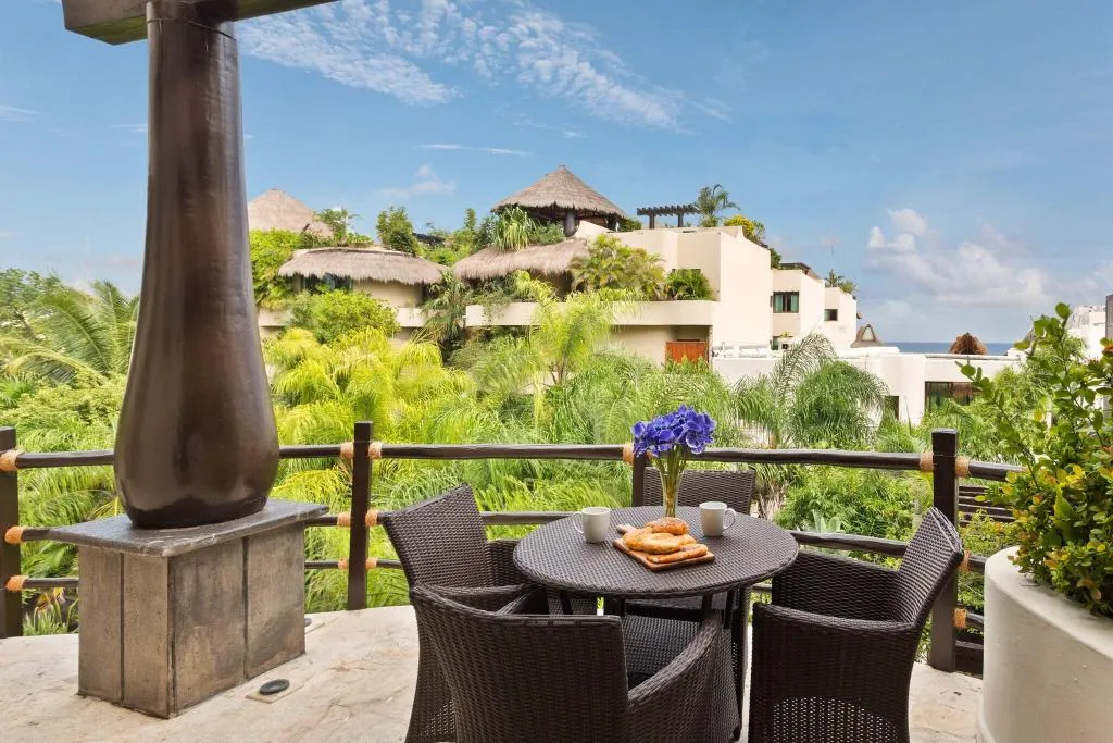 QUADRUPLE TWO BEDROOMS Room, El Taj Ocean Front and Beachside Condo Hotel, Playa Del Carmen