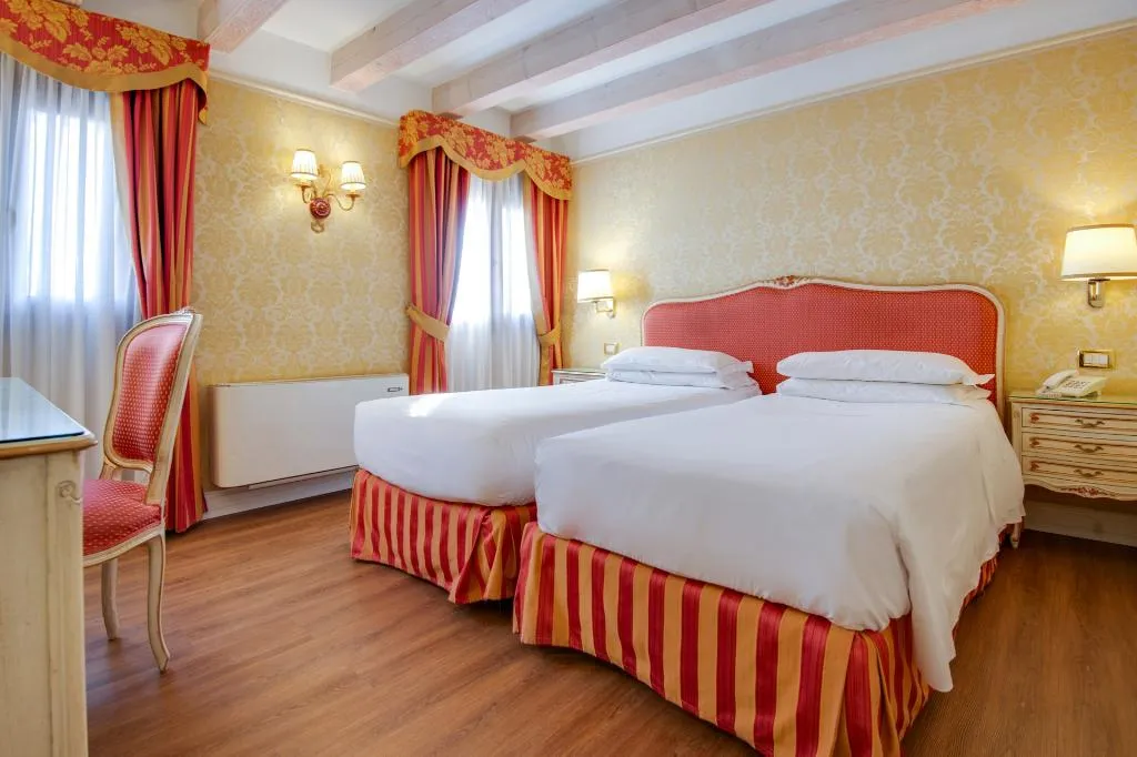 Double or Twin SUPERIOR Room, Antiche Figure, Venice