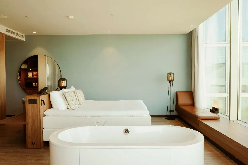 DOUBLE SUPERIOR Room, Van der Valk Hotel Amsterdam Zuidas, Amsterdam