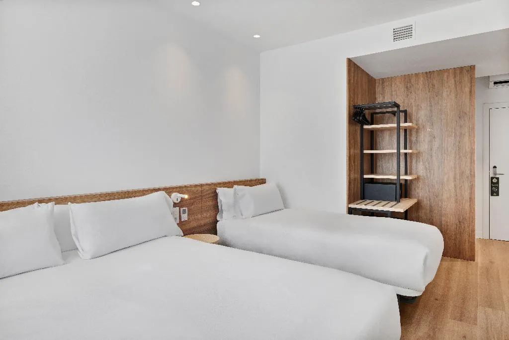 FAMILY ROOM STANDARD Room, B&b Hotel Madrid Fuenlabrada Retail Park, Madrid