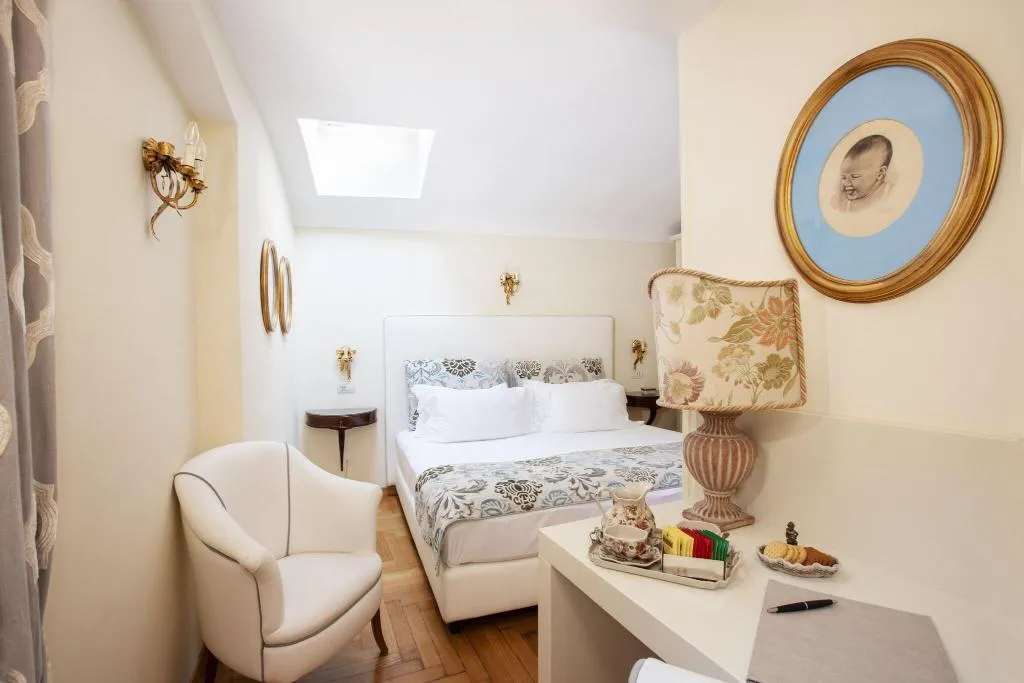 DOUBLE CLASSIC QUEEN BED Room, Palazzo Marziale, Naples
