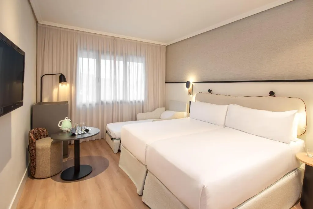 TRIPLE STANDARD Room, Madrid Alameda Aeropuerto Affiliated By Melia, Madrid