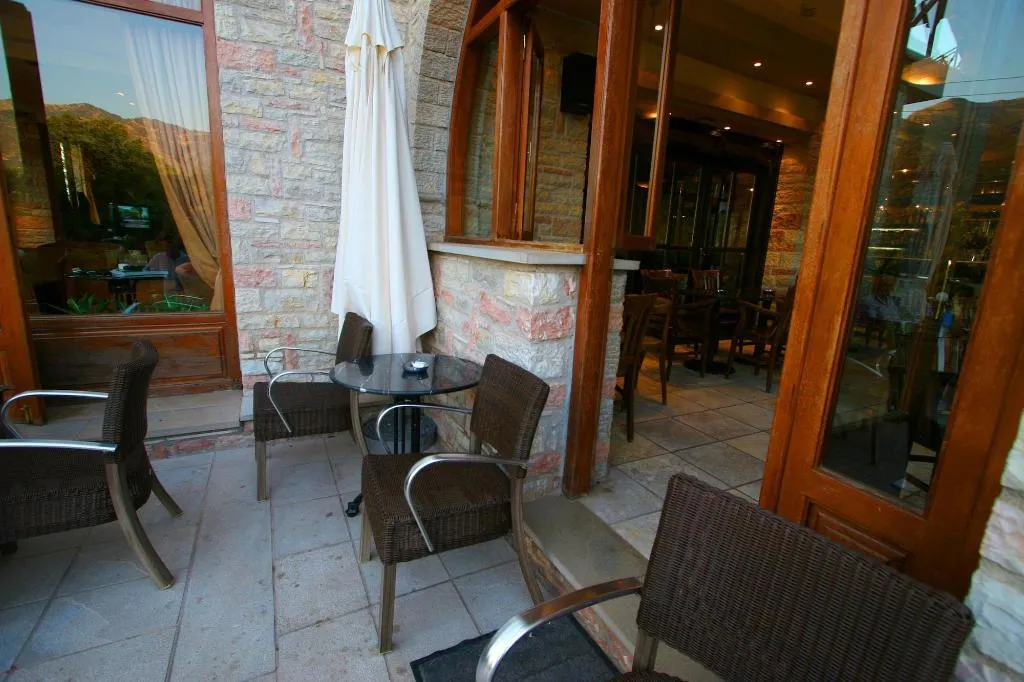 Terrace, Mont Helmos, Athens