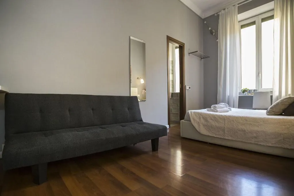Room, Dulcis In Fundo, Rome