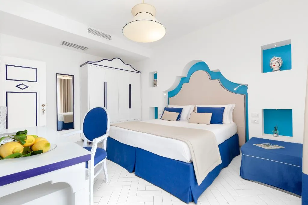 Room DELUXE WITH BALCONY Room, Alimuri Bay Resort, Naples
