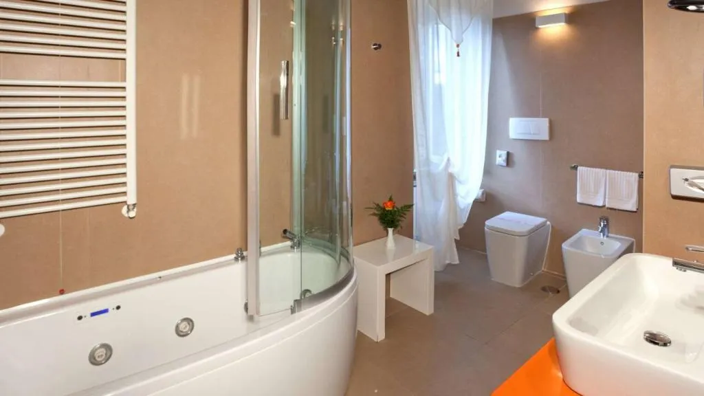 DOUBLE WITH JACUZZI Room, Phi Resort Coldimolino-Villa Nuti, Umbria