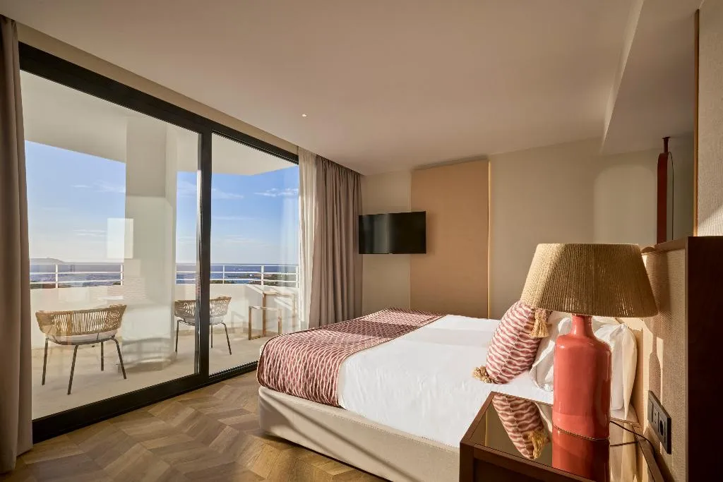 DOUBLE SINGLE USE DELUXE SEA FRONT Room, TRS Ibiza Hotel, Ibiza