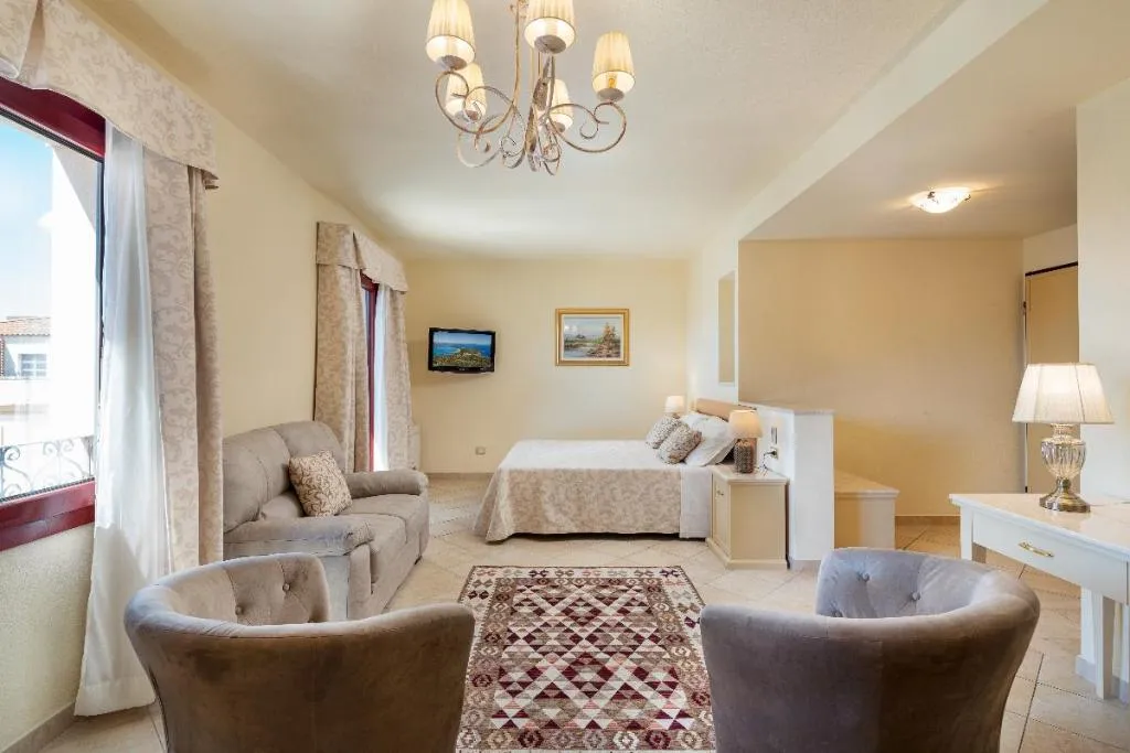 JUNIOR SUITE STANDARD Room, Hotel Regina Elena, Olbia