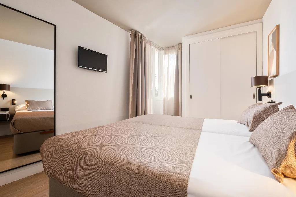APARTMENT WITH BALCONY Room, Duva, Majorca