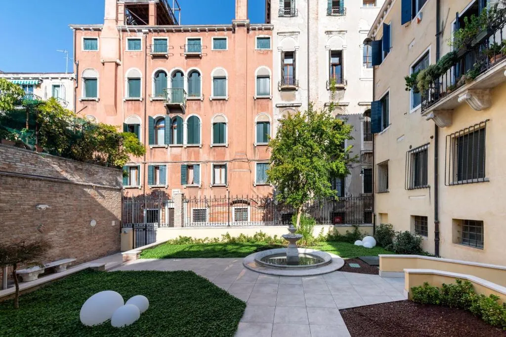 General view, Ca' de la Fonte, Venice