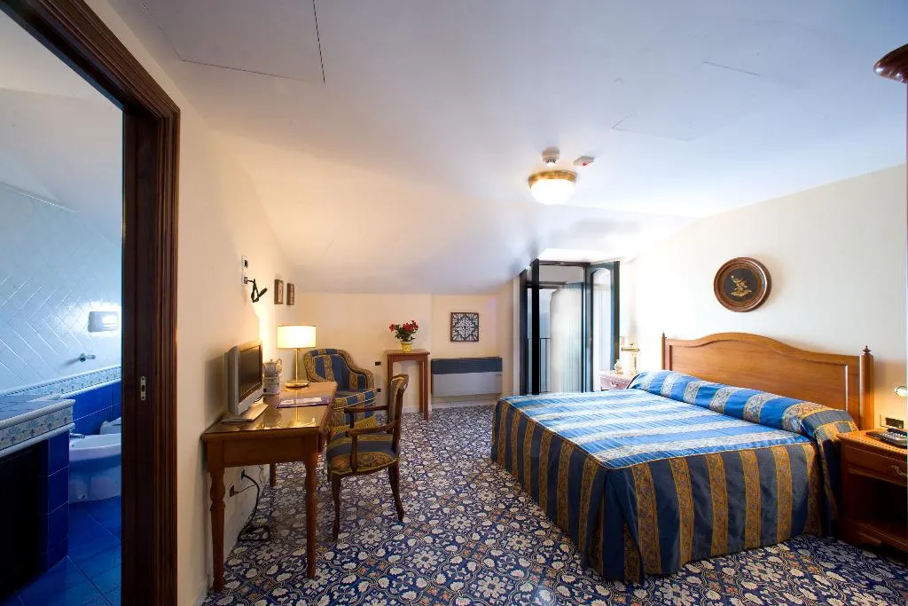 Double or Twin SUPERIOR Room, La Tonnarella, Naples