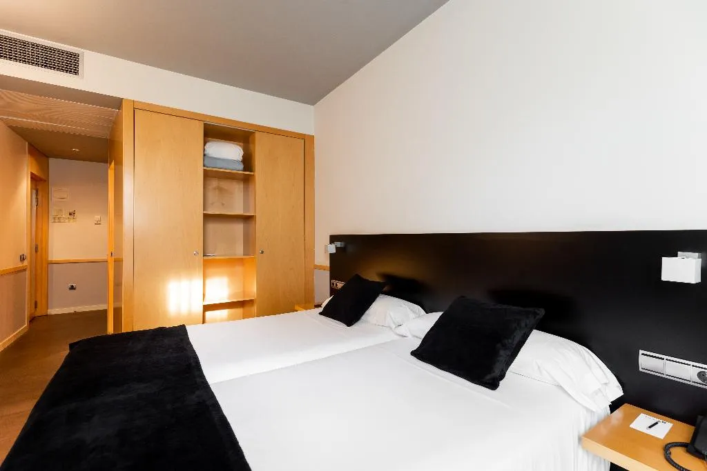 DOUBLE SINGLE USE STANDARD Room, Onix Liceo, Barcelona