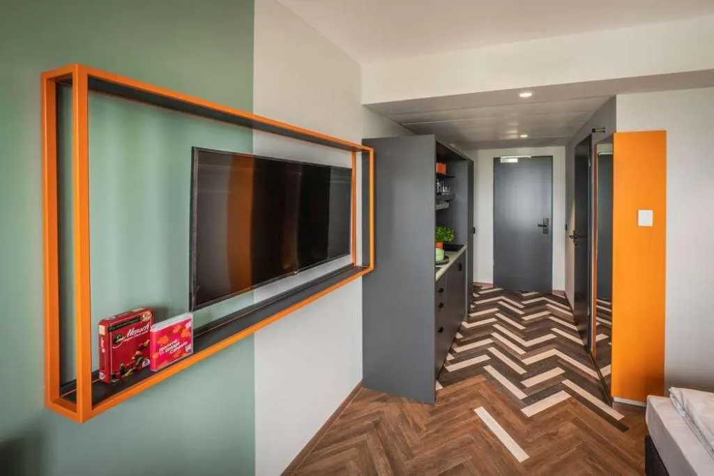 Room, LOGINN Hotel Berlin Airport, Berlin