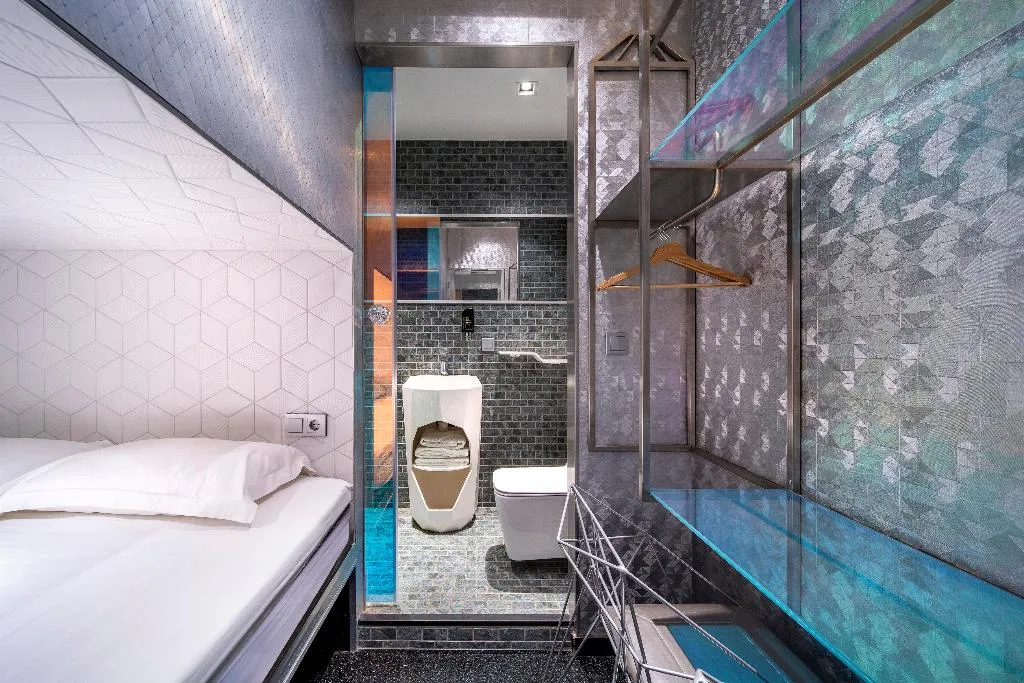 DOUBLE STANDARD Room, Diamond Capsule Hotel Amsterdam South, Amsterdam
