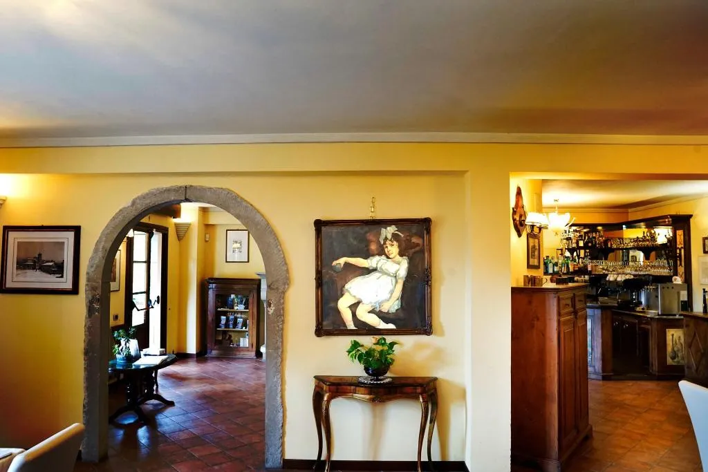 Lobby, I Tre Baroni, Rome