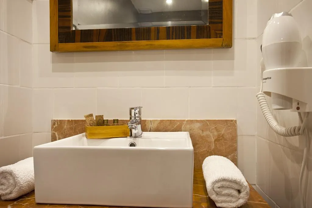 TRIPLE BASIC Room, Casal de Petra - Rooms & Pool, Majorca