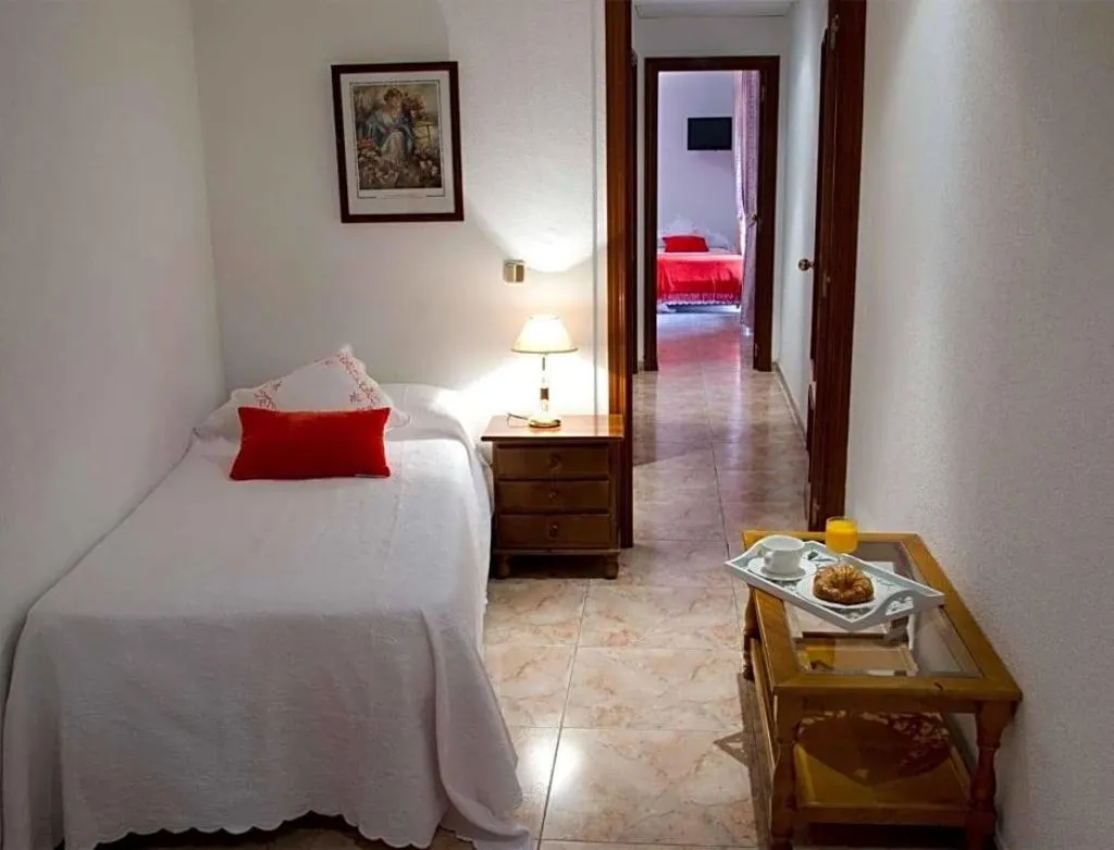 Room, Praderon, Madrid