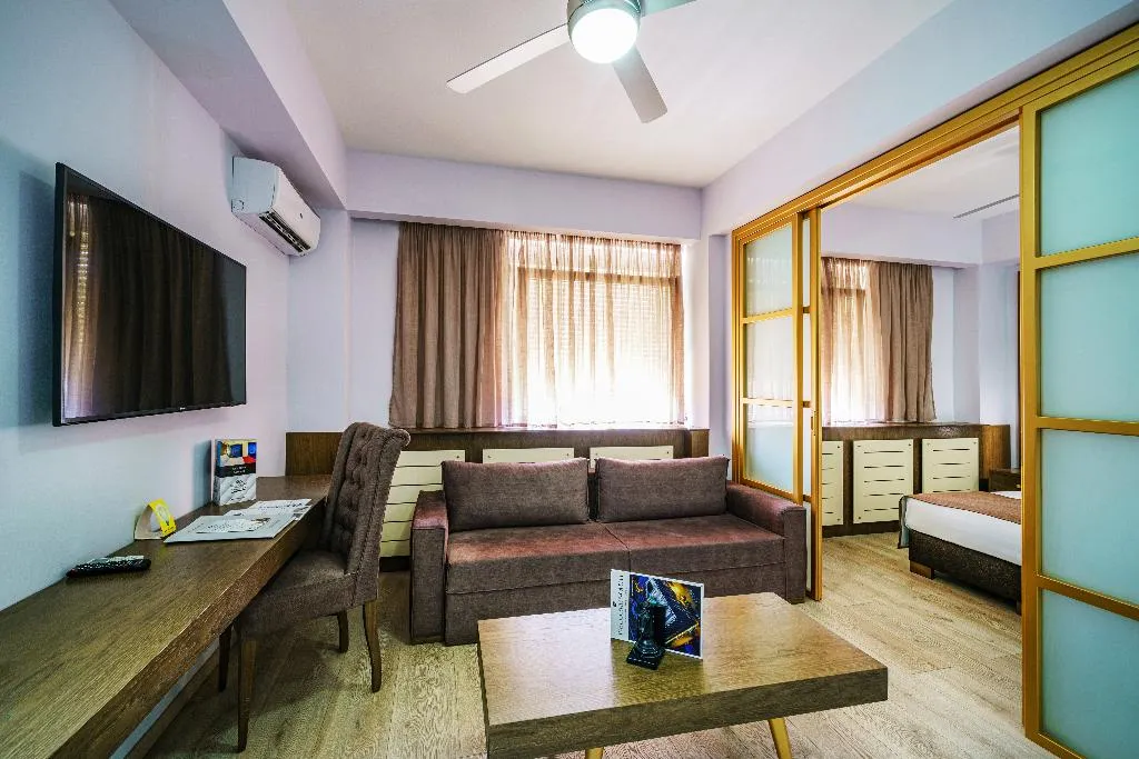 JUNIOR SUITE STANDARD Room, Capsis Hotel Thessaloniki, Halkidiki
