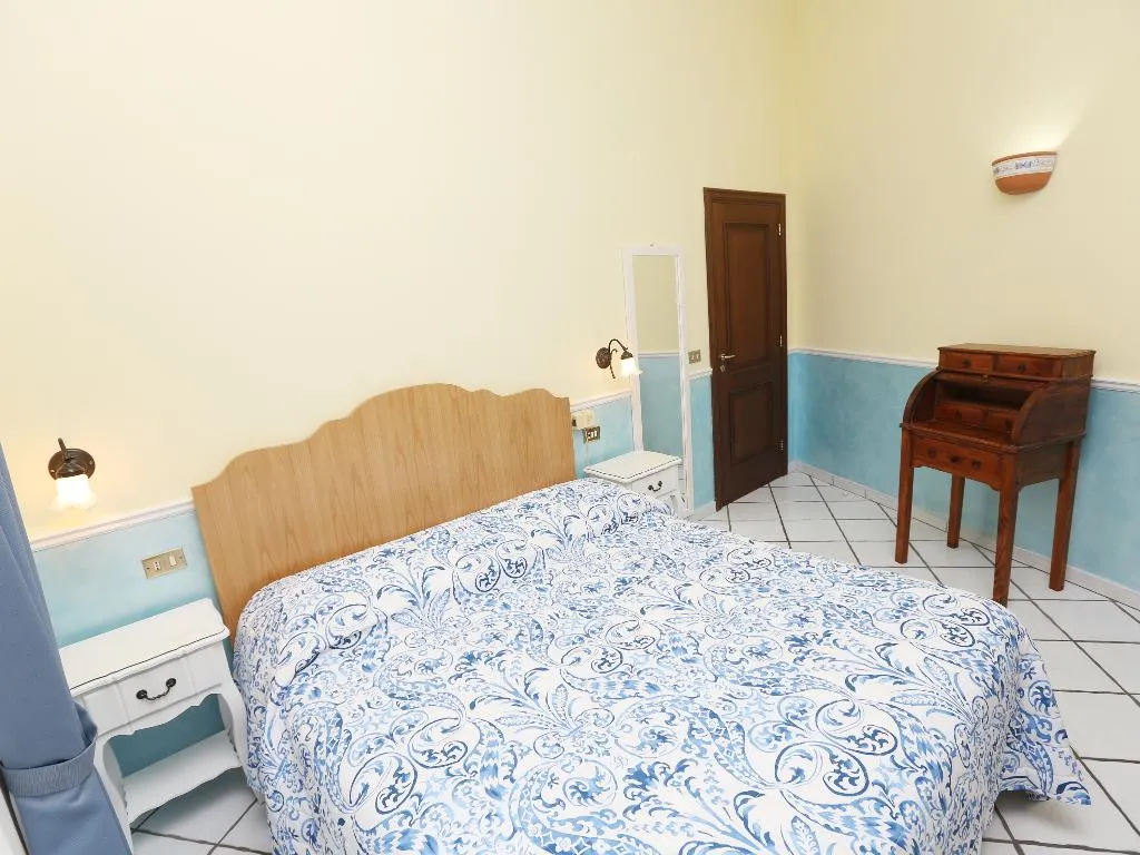 APARTMENT TWO BEDROOMS Room, Santa Lucia 50, Naples