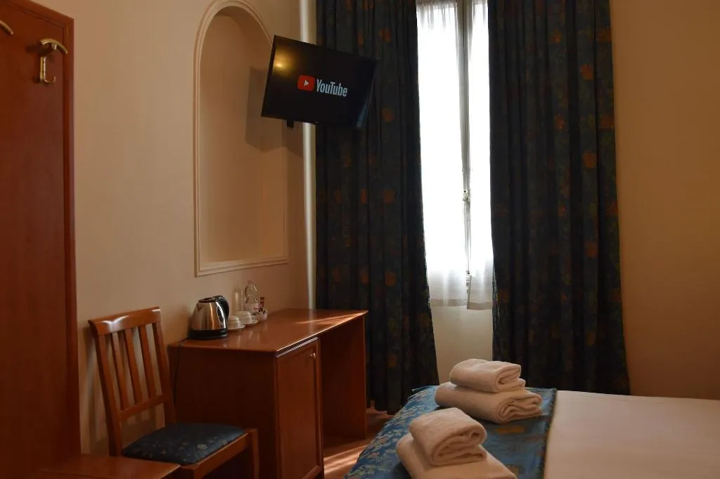Room, Soggiorno Madrid, Florence
