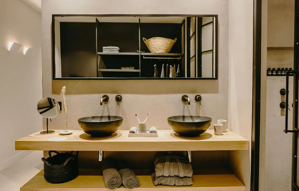 Room, Minos Beach Art Hotel, a Member of Design Hotels, Crete