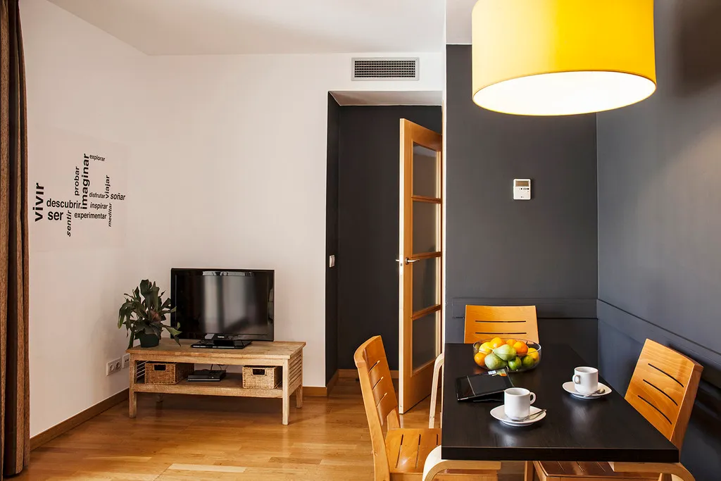 APARTMENT CAPACITY 5 Room, AinB Eixample-Entença Apartments, Barcelona