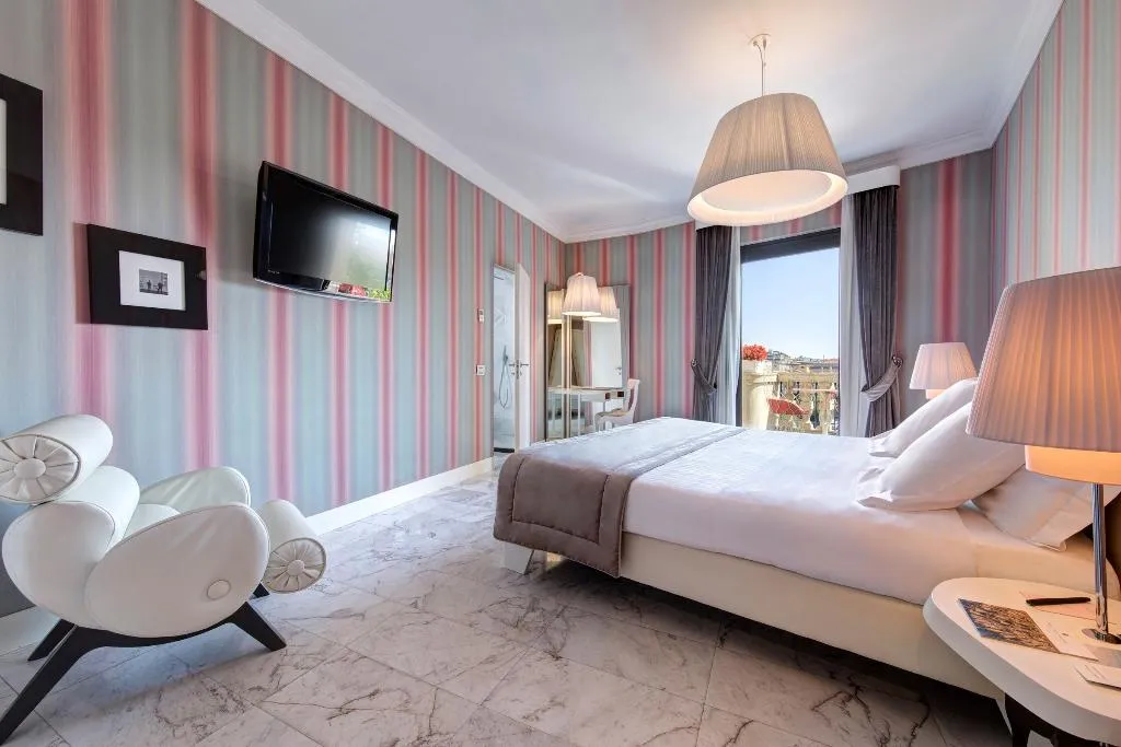 Double or Twin DELUXE EXECUTIVE Room, Grand Hotel Palace Rome, Rome