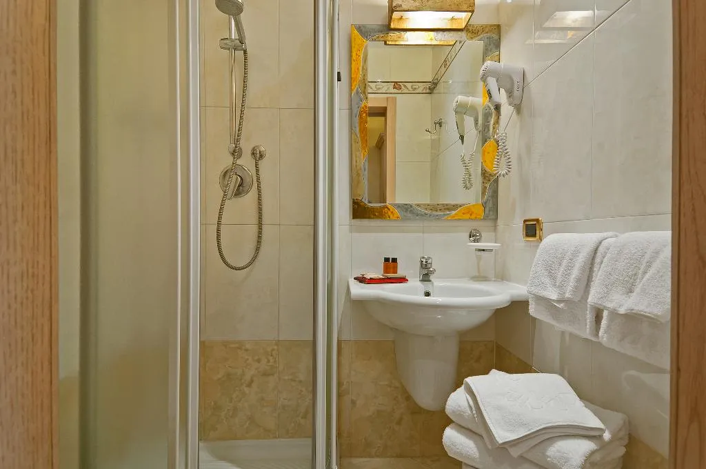 TRIPLE STANDARD Room, Alba Palace, Florence