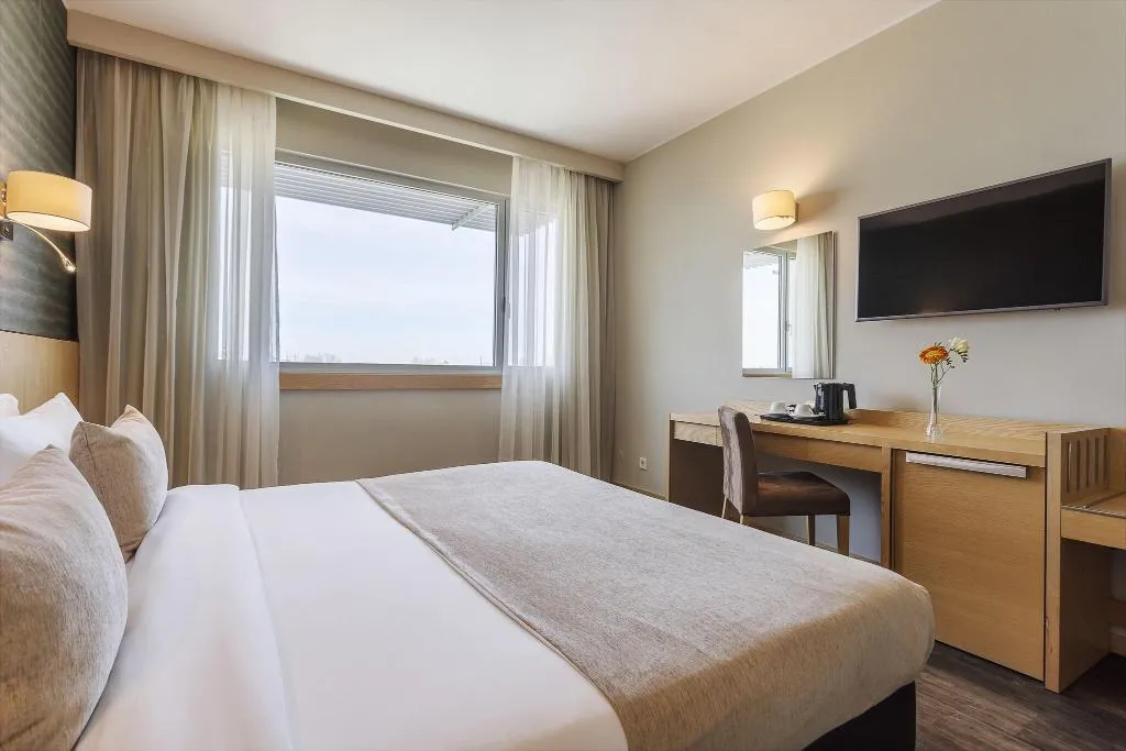 Double or Twin TWO BEDS Room, HF Ipanema Porto, Porto