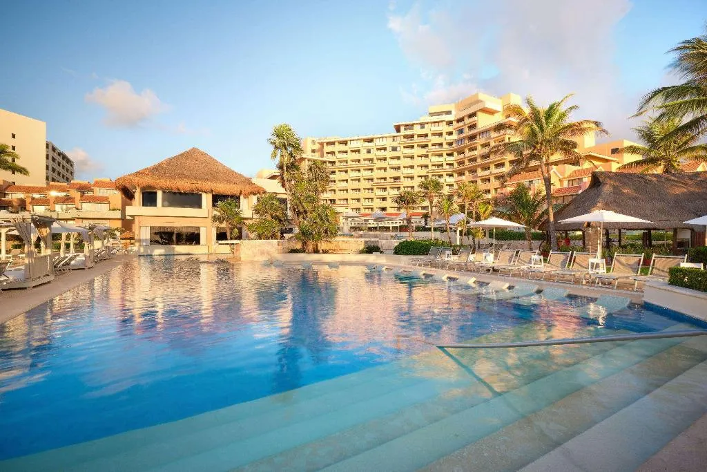 Pool, Wyndham Grand Cancun All Inclusive Resort & Villas, Cancun Area