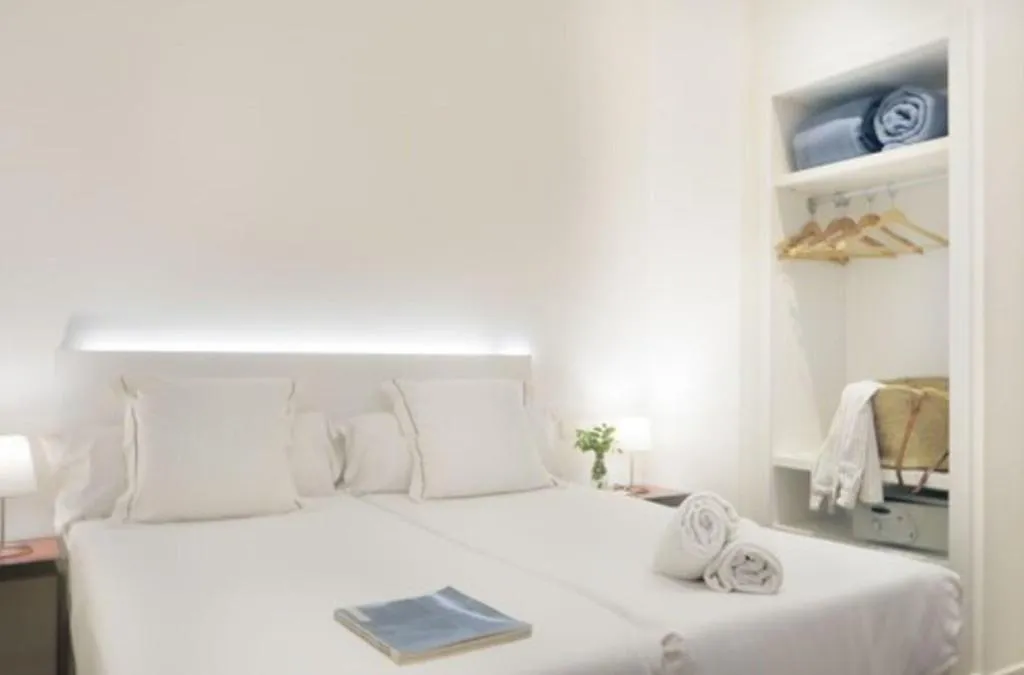 Room, Som Nit Born, Barcelona