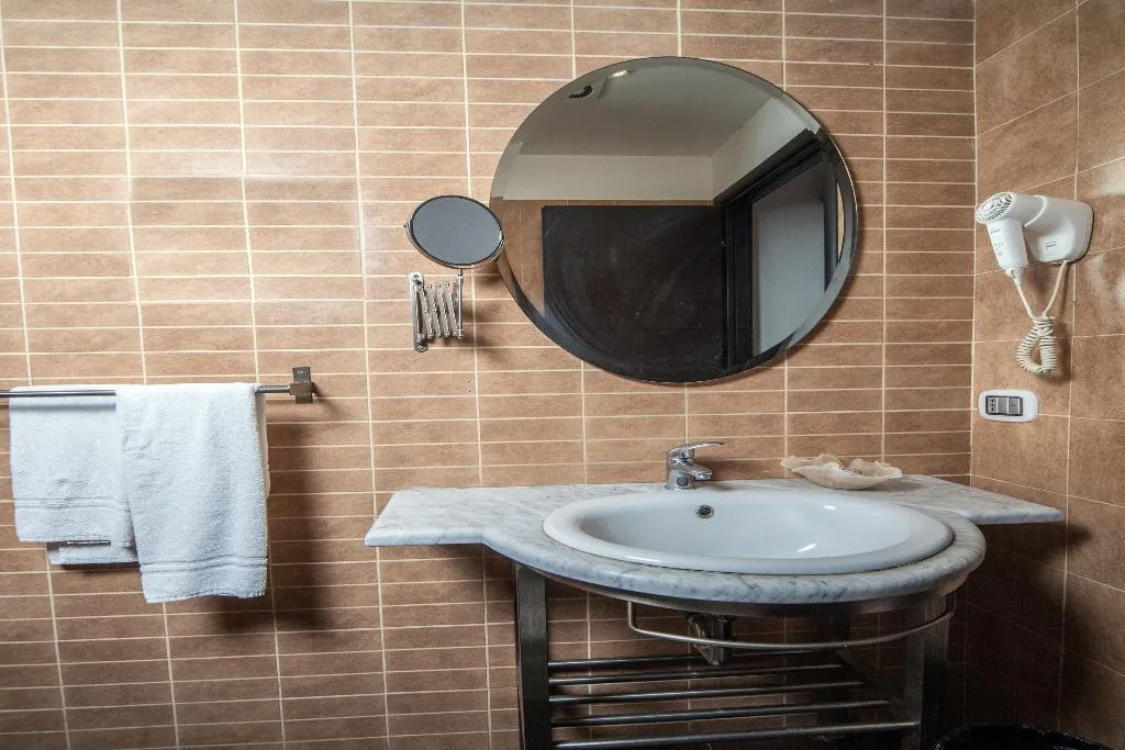 TRIPLE STANDARD Room, La Pace, Naples