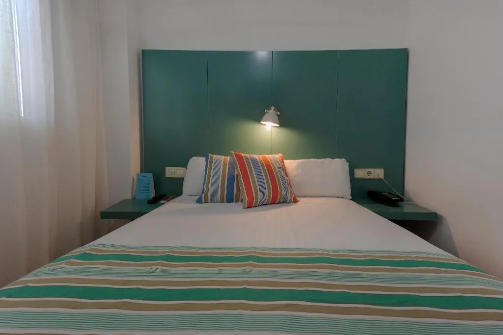 Double or Twin STANDARD Room, Yomo Hostal Bcn Port, Barcelona